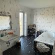 Bad geräumig mit Badewanne