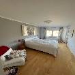 Schlafzimmer mit Ausgang zum Balkon